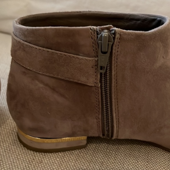 Seychelles Leather Flat Booties Zip up Size 8 - Picture 4 of 10